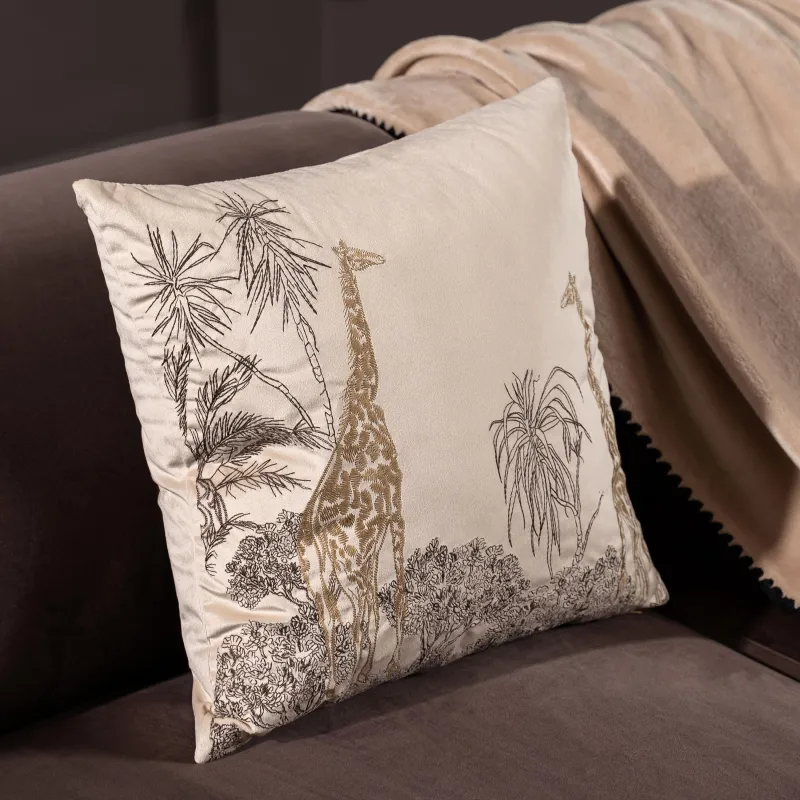 Подушка декоративная, 45х45 см, вельвет, песочная, Жирафы, Tropical oasis