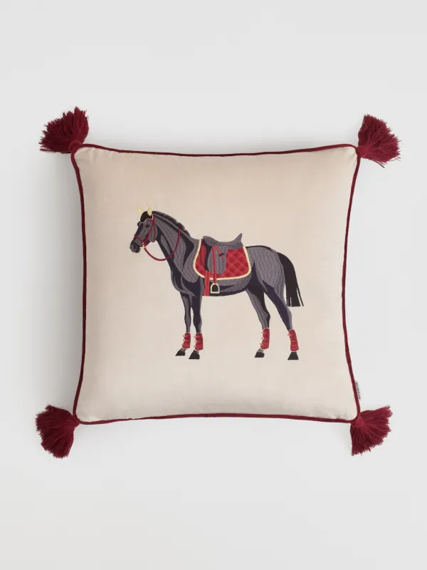 Сәндік жастық, 45х45 см, шашағы бар, барқыт/люрекс, қою қызыл-сүт, Жылқы, Warhorse, image-0