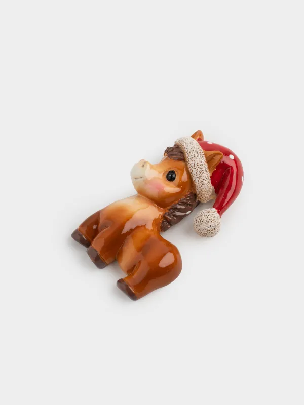 Магнит, 8 см, полирезин, қоңыр, Қалпақ киген пони, Horse christmas, image-1