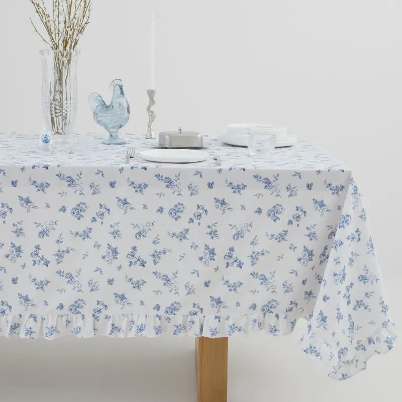 Скатерть, 170х250 см, полиэстер/хлопок, с рюшами, белая, Синие цветы, Blue flowers