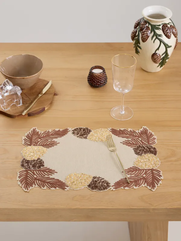 Аспаптарға арналған майлық, 30х45 см, полиэстер, сарғылт-қоңыр, Бұтақтардағы шырша бүршіктері, Conifers, image-1