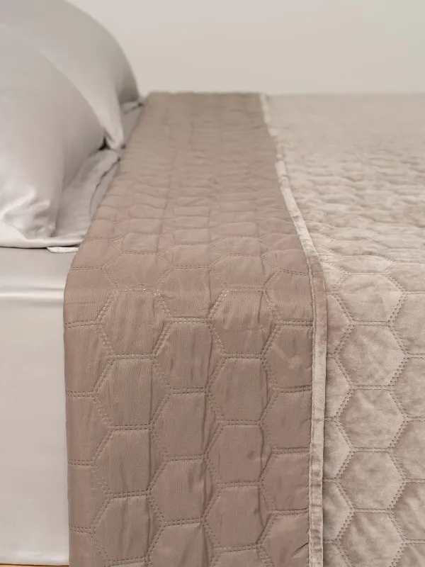 Покрывало, 220х240 см, стеганое, вельвет/микрофибра, коричневое, Соты, Lion, Stitch velvet, image-2