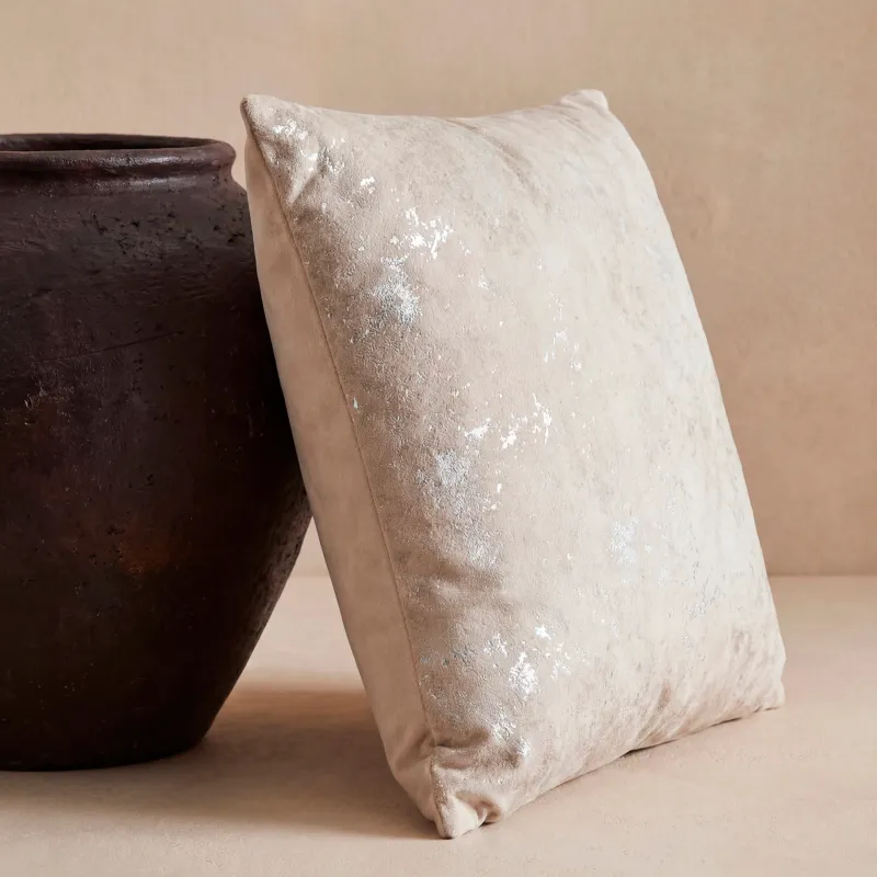 Сәндік жастық, 45х45 см, барқыт, сарғылт-қоңыр, Шашыраулар, Sparkly