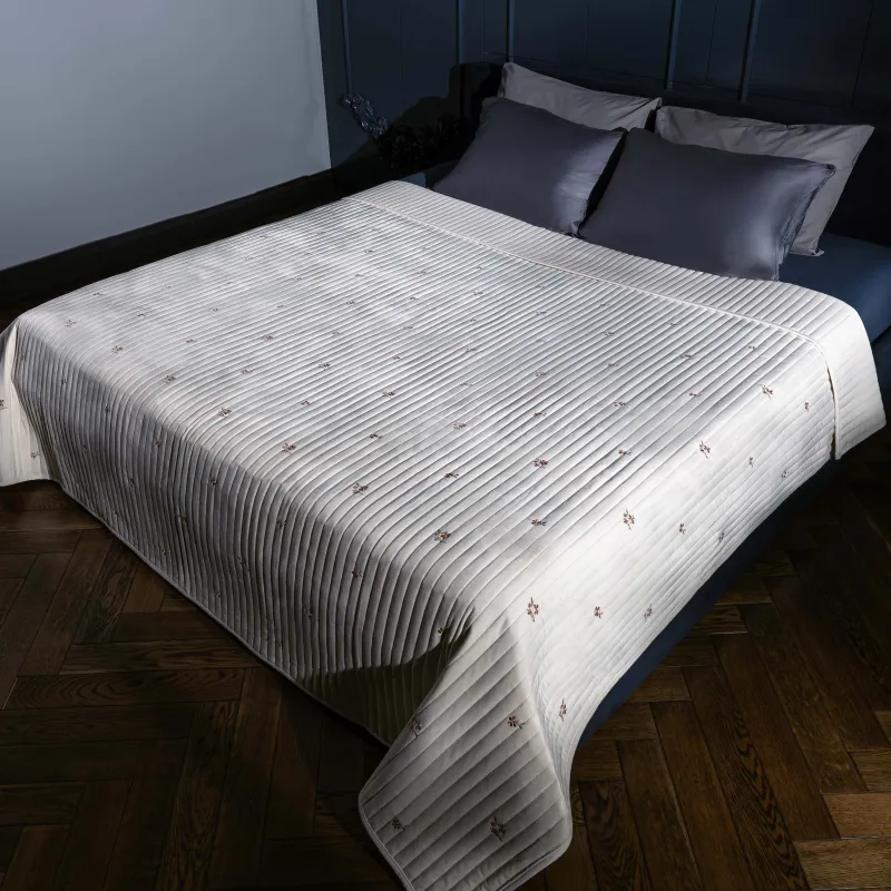 Төсек жапқыш, 220х240 см, сырылған, барқыт/микрофибра, сүт түстес, Гүлдер, Stitch velvet