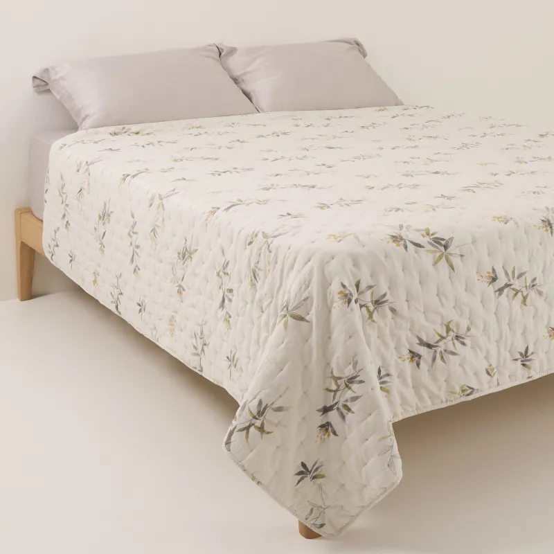 Покрывало, 220х240 см, стеганое, двустороннее, микрофибра, песочно-зеленое, Цветы, Stitch