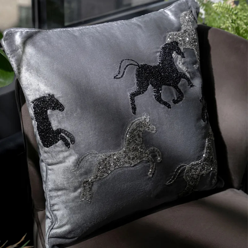 Подушка декоративная, 50х50 см, вельвет/бисер, серая, Лошади, Horse