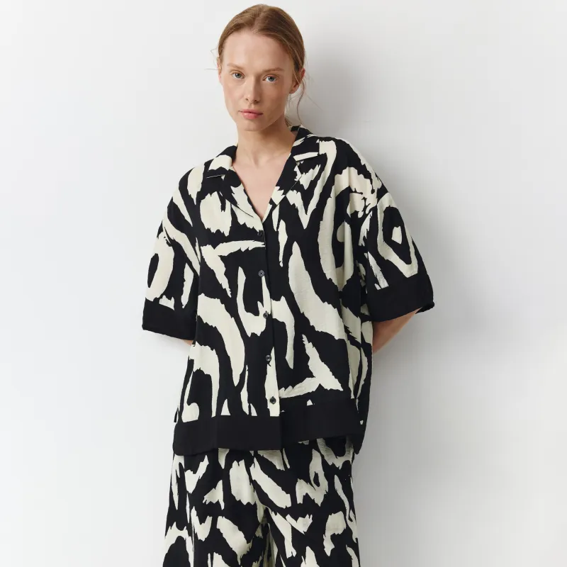 Әйелдер жейдесі, өлшемі L, қысқа жеңді, вискоза/полиэстер К, ақ және қара, Emarita