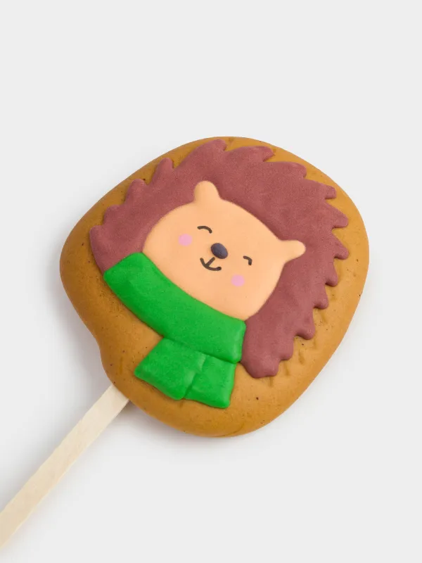 Пряник, 40 гр, глазированный, имбирный, на палочке, коричневый, Ежик в шарфе, Prani, image-1