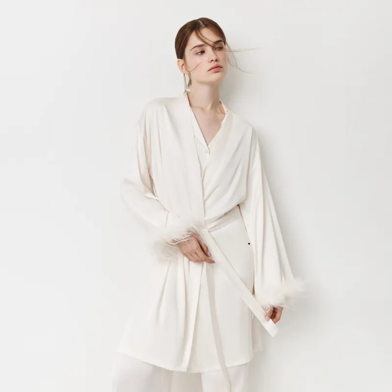 Әйелдер халаты, үйге арналған, өлшемі L, ұзын жеңді, полиэстер/қауырсын, сүт түстес, Adria