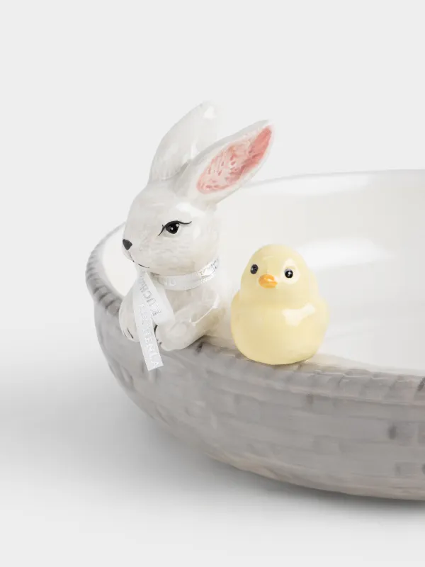 Терең ыдыс, 26х6 см, керамика, сүт түстес және сұр, Себеттегі қоян мен балапан, Easter, image-2