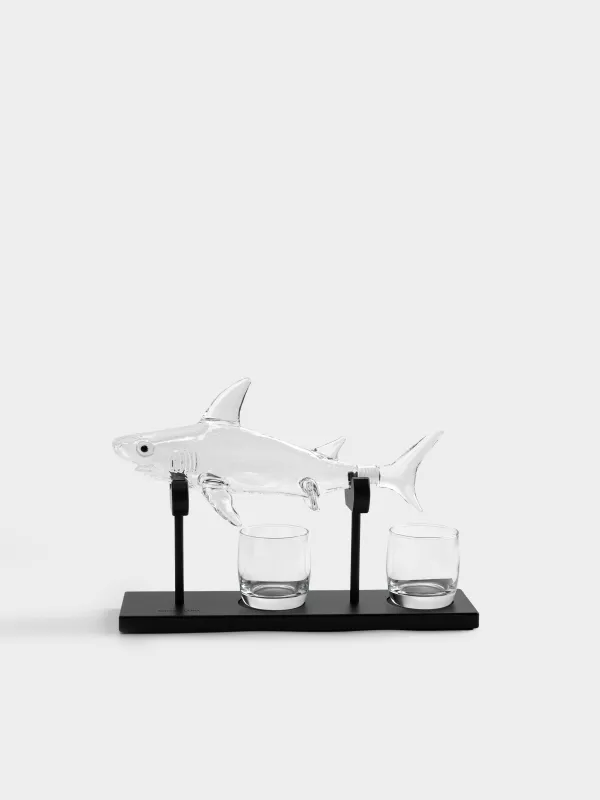 Сусындарға арналған жиынтық, 2 адам, 3 зат, тұғырда, графин/стақандар, шыны/ағаш, Акула, Bar, image-0