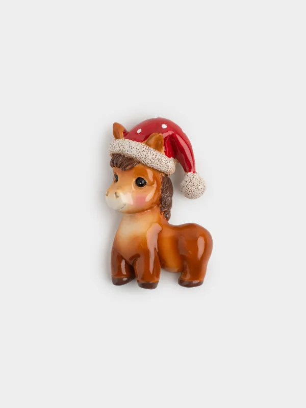 Магнит, 8 см, полирезин, қоңыр, Қалпақ киген пони, Horse christmas, image-0