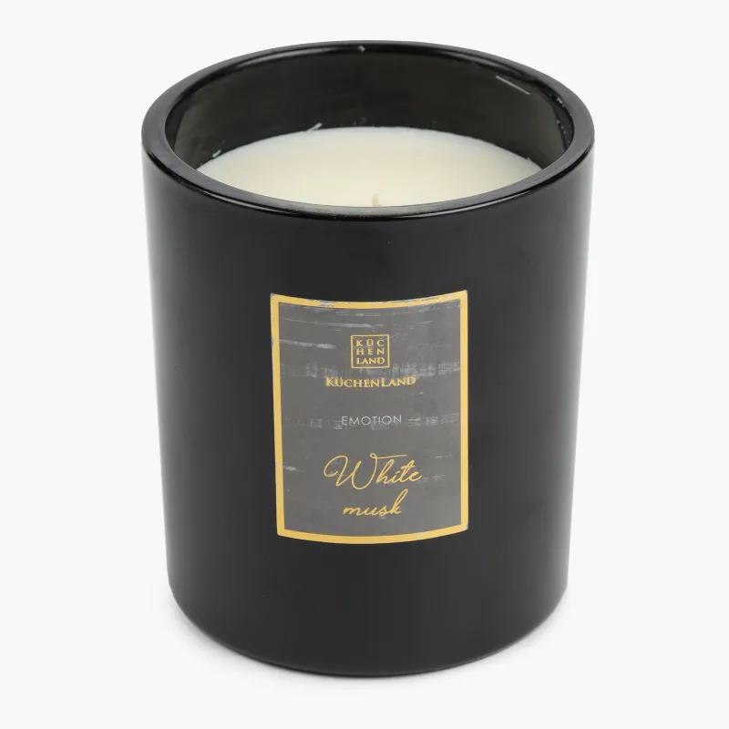 Шам хош иісті, шам ұстағышта. Хош иіс: жоғарғы ноталар - герань, иланг-иланг, жемістер; орташа ноталар -раушан, ақгүл, алқап лалагүлі; негізгі ноталар-мускус, ветивер, сандал ағашы, ваниль. Өлшемі: 8х9 см.Материал: пальма балауызы, шыны. Балалардың қолы жетпейтін жерде сақтаңыз. Жанғыш заттардың жанында жақпаңыз.